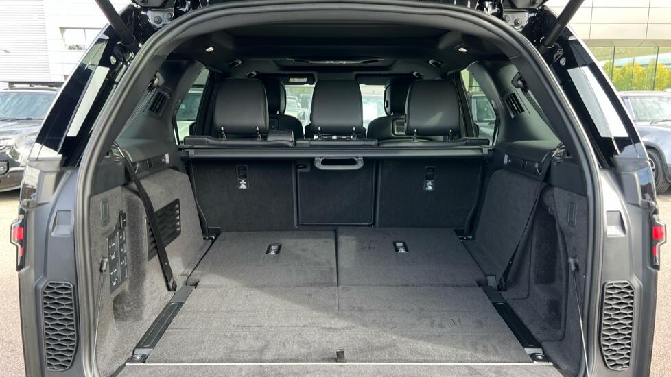 Land Rover Discovery view 10