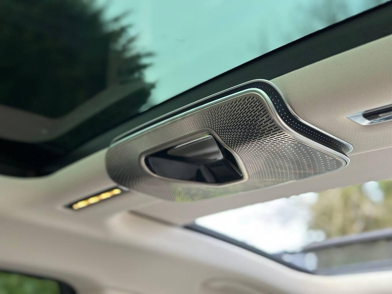 Mercedes-Benz S-Class view 35