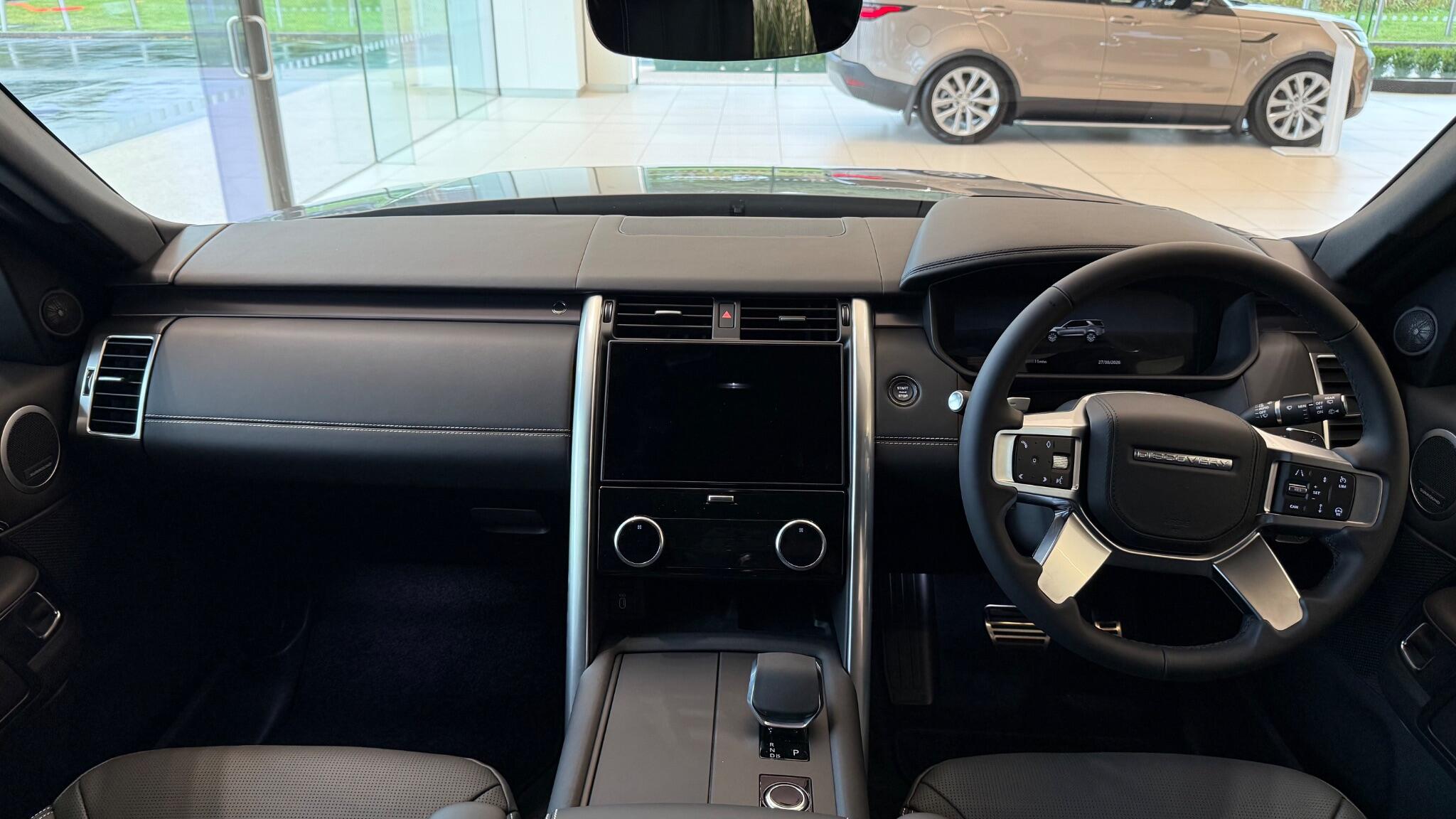Land Rover Discovery view 25