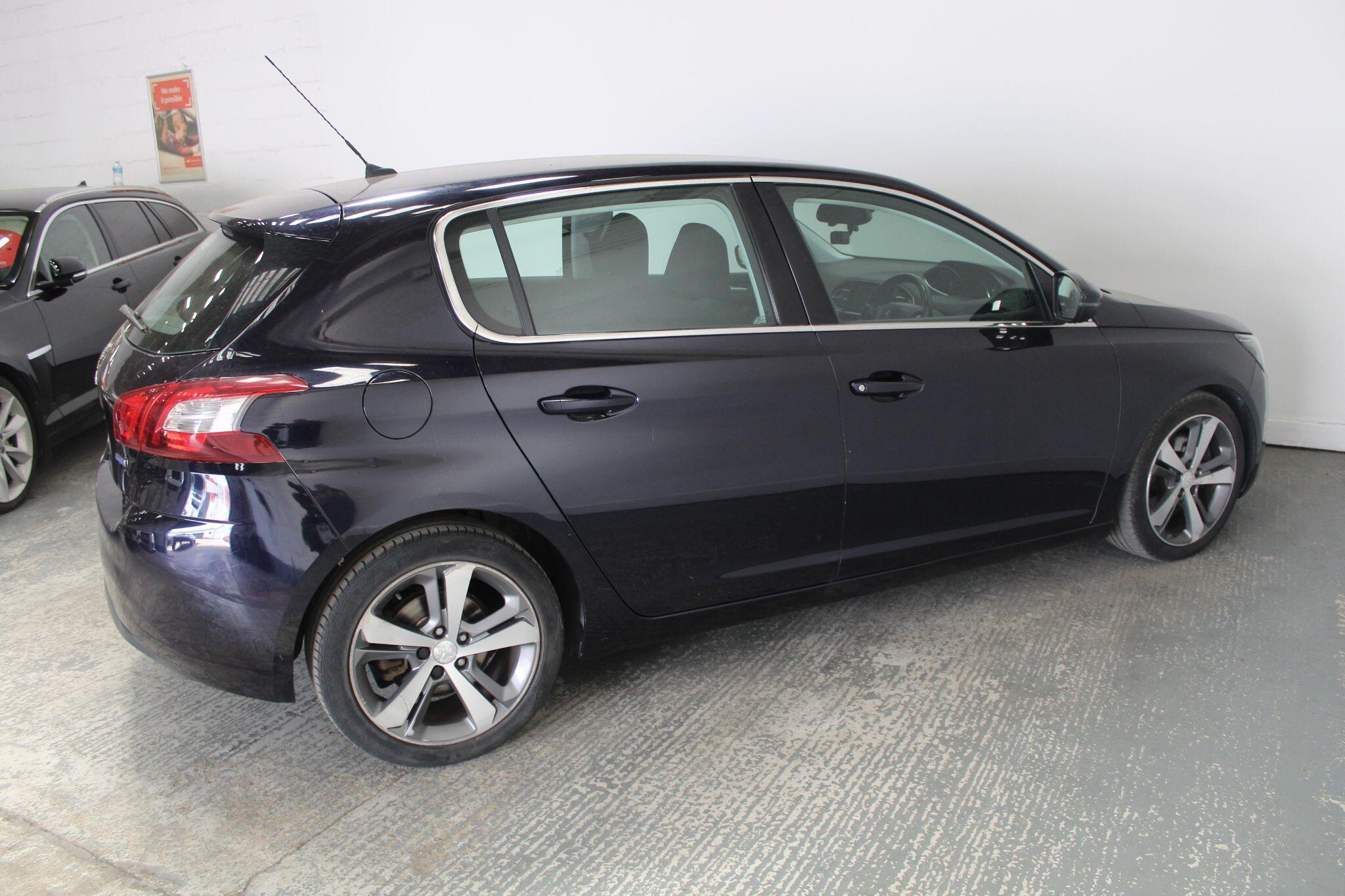Peugeot 308 view 11