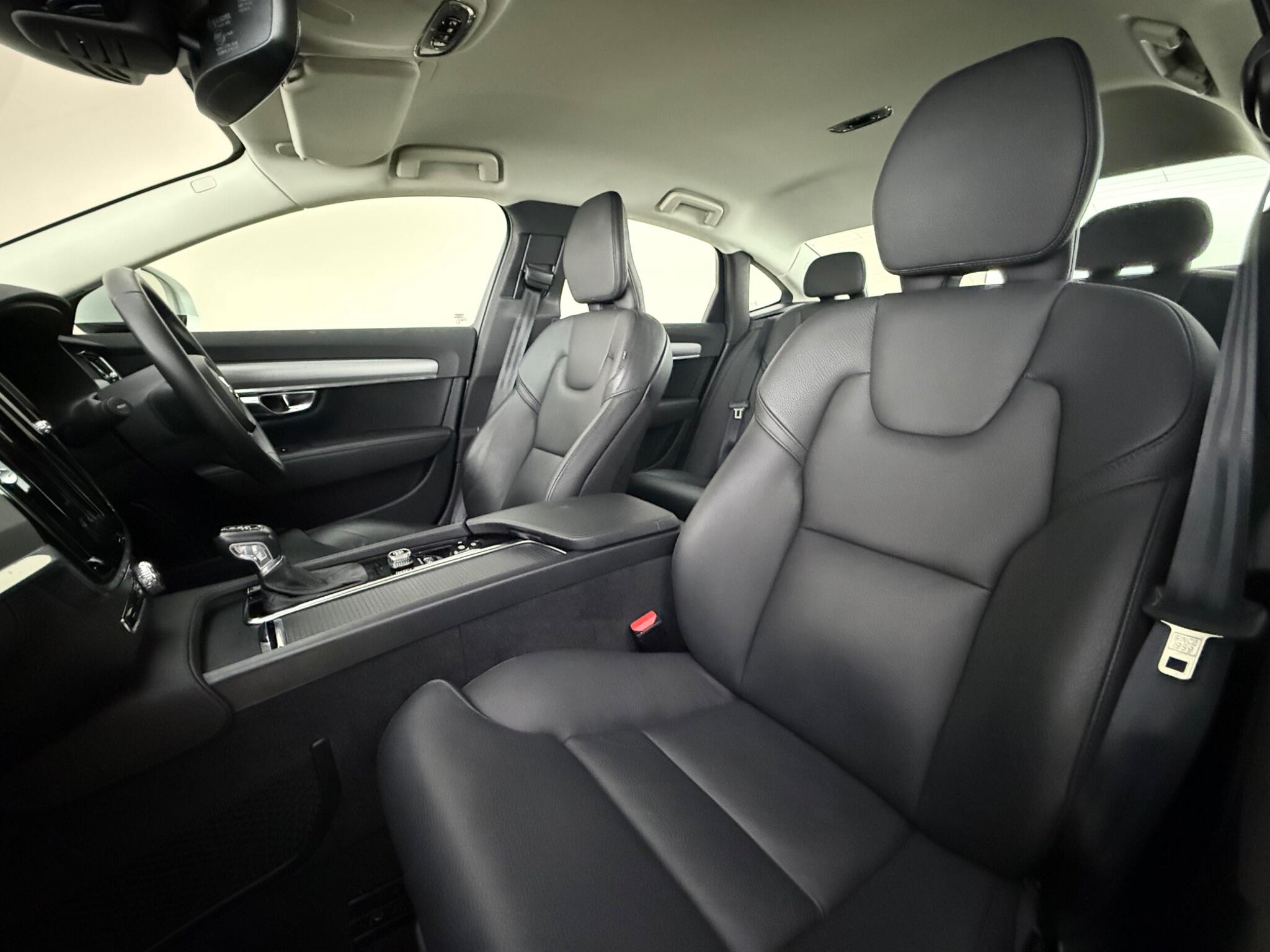 Volvo S90 view 31