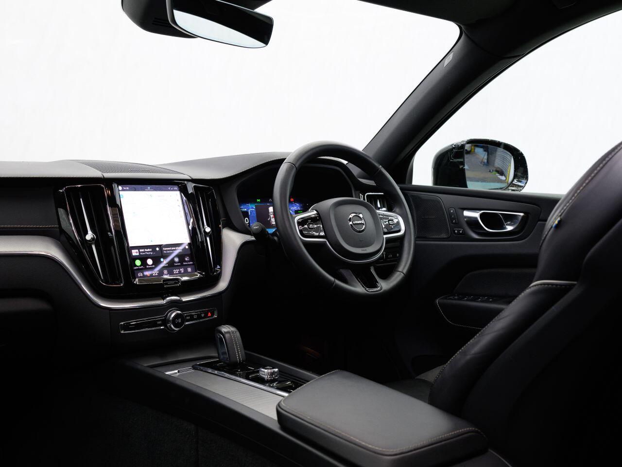 Volvo XC60 view 3