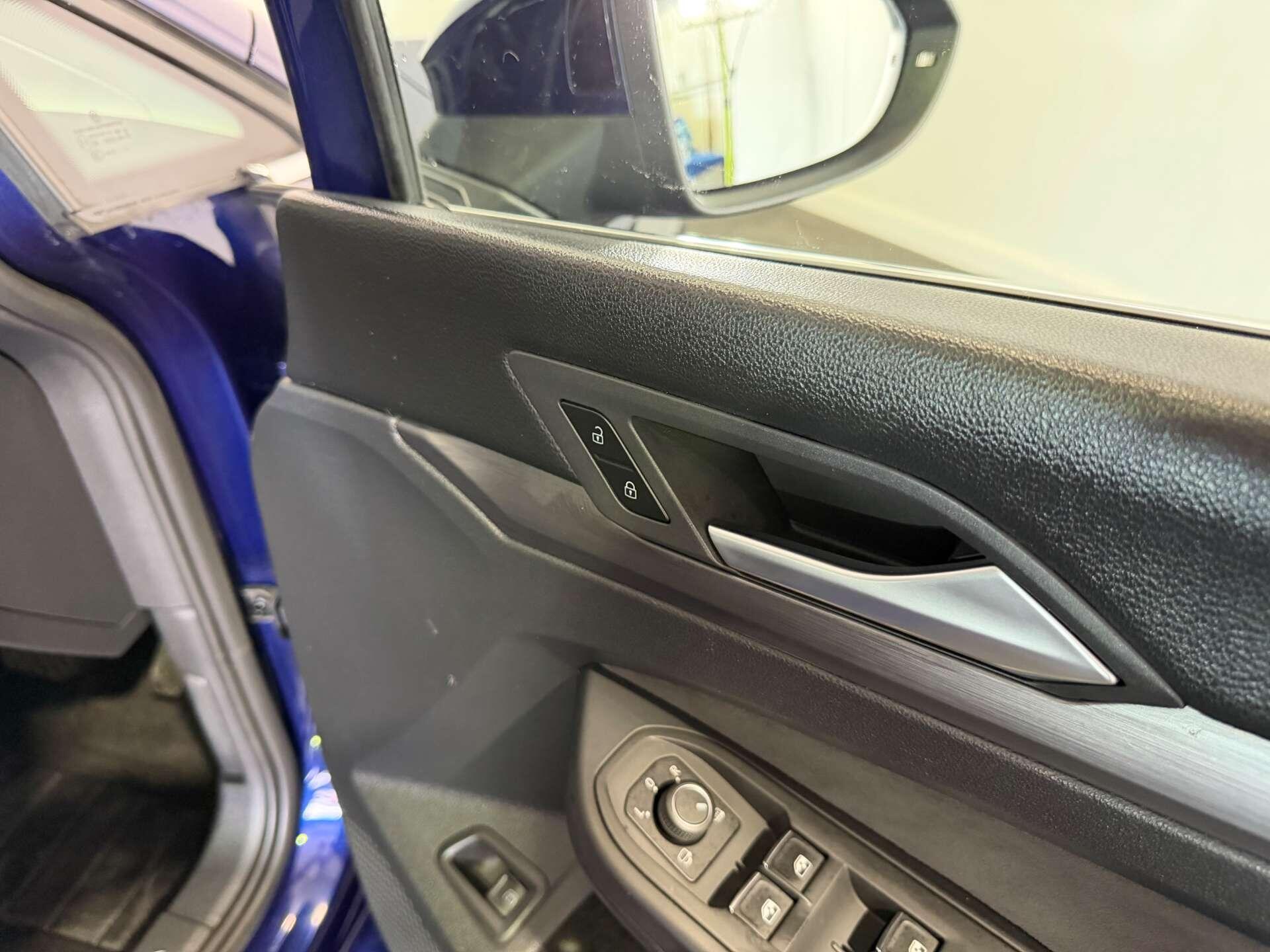 Volkswagen Golf view 20