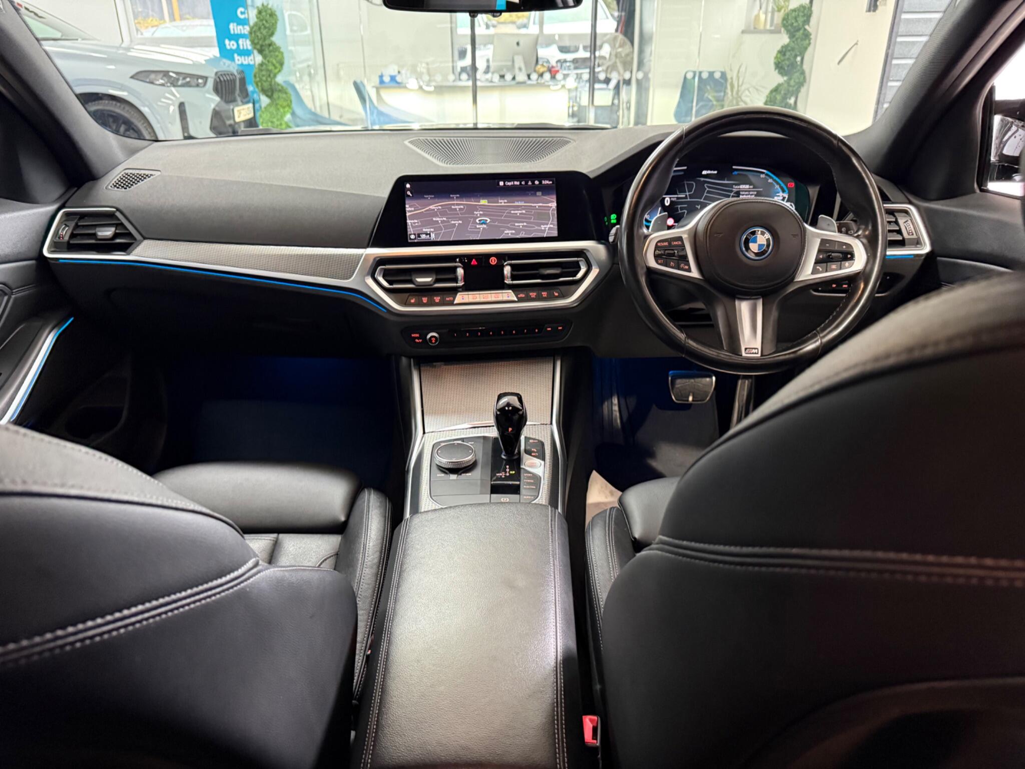 BMW 3 Series view 20