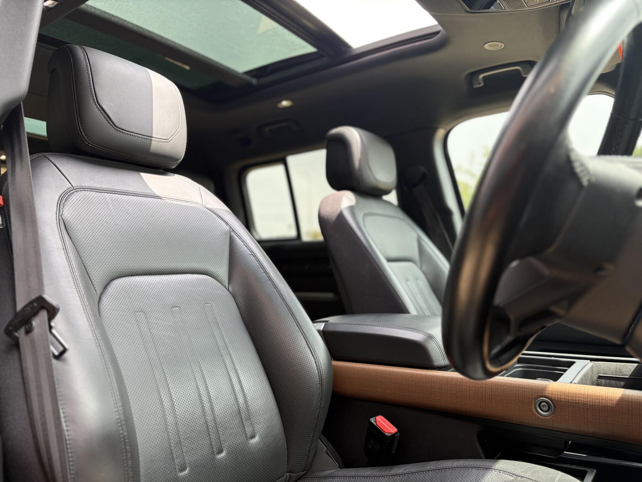 Land Rover Defender 130 view 17