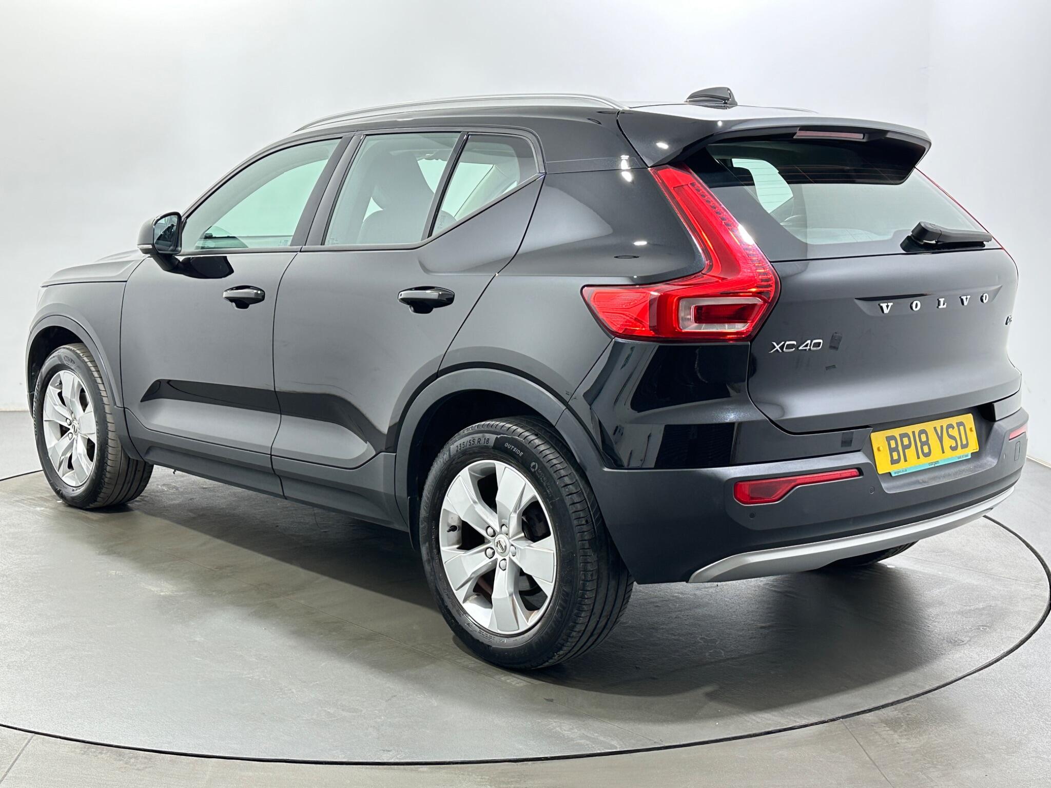 Volvo XC40 view 6