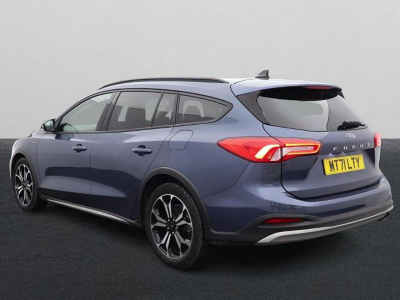 Ford Focus view 3