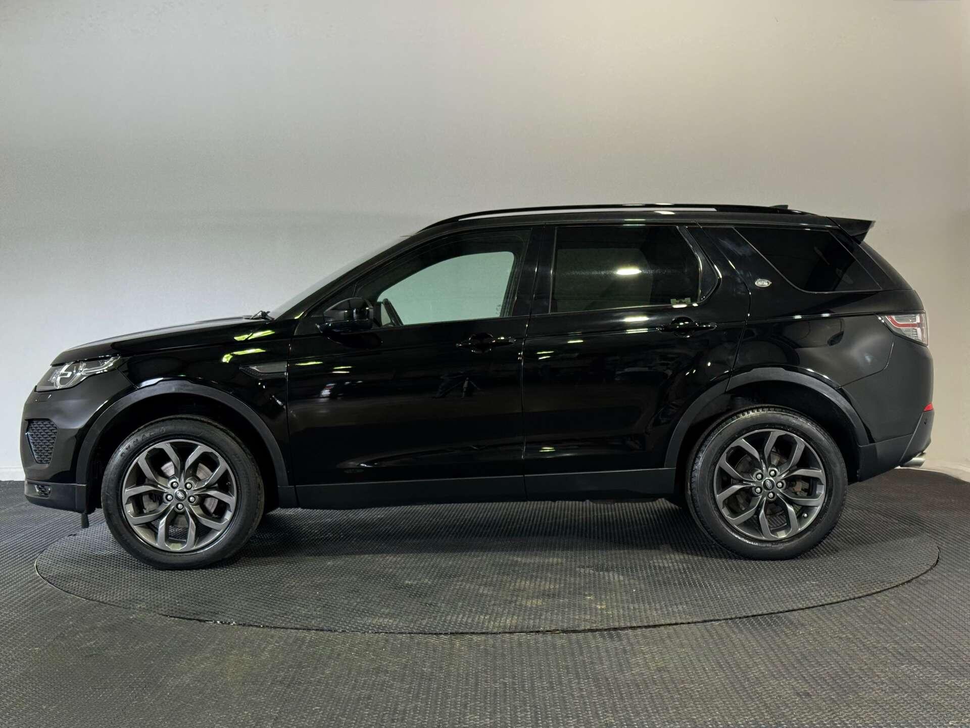 Land Rover Discovery Sport view 4