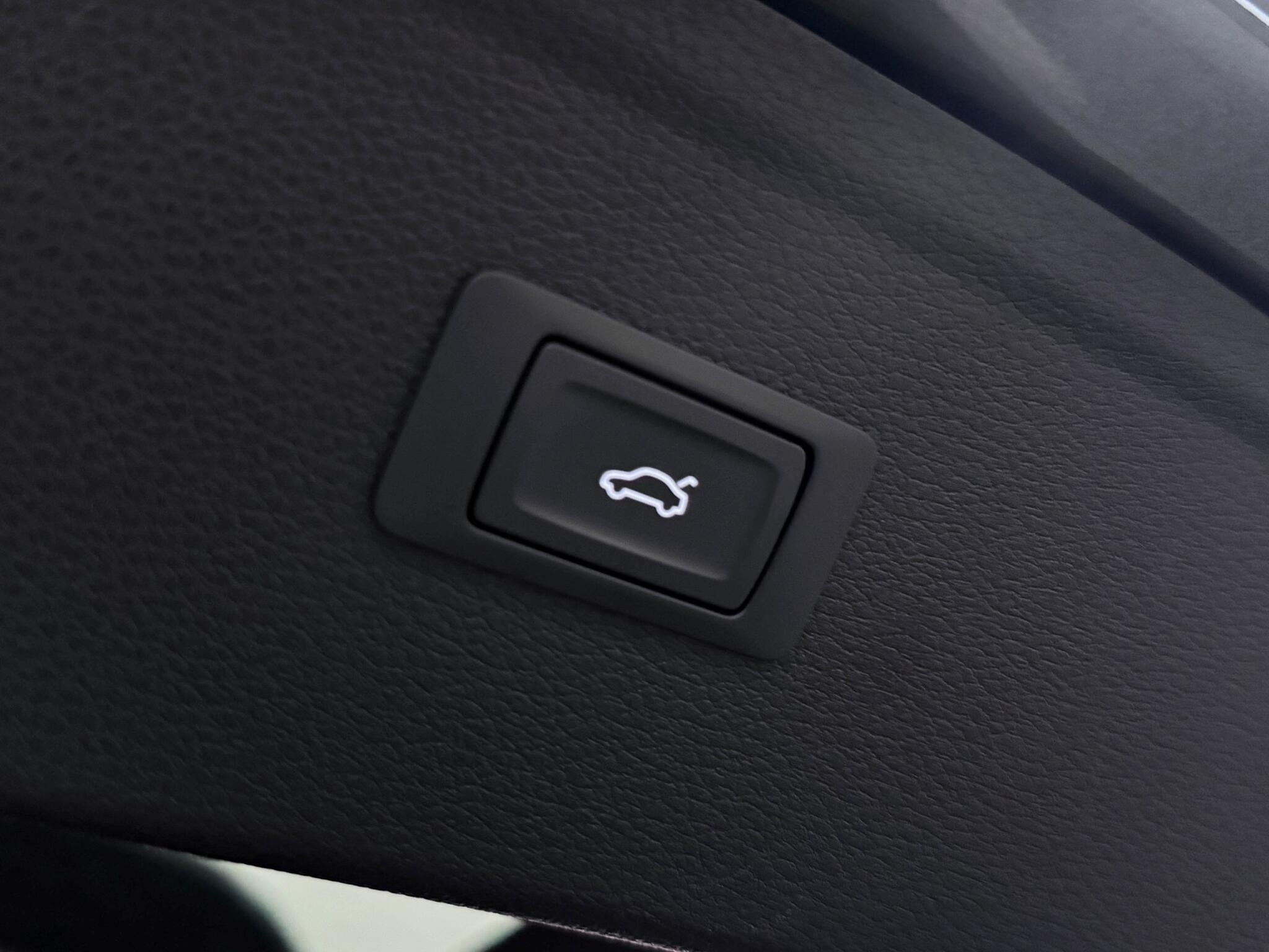 Audi Q5 view 8