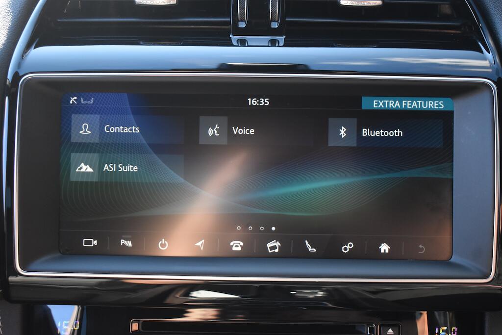 Jaguar F-Pace view 60