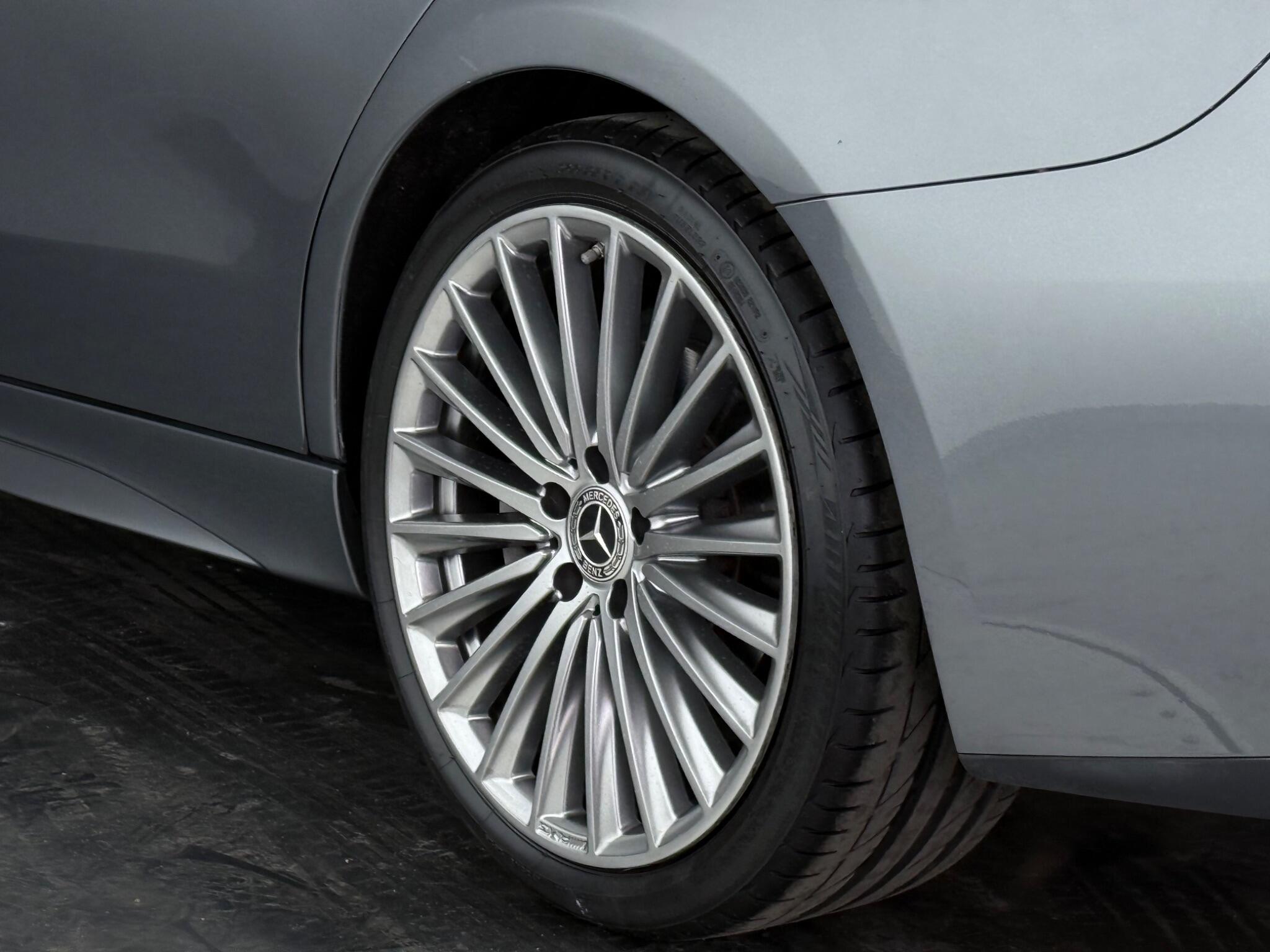Mercedes-Benz C-Class view 8