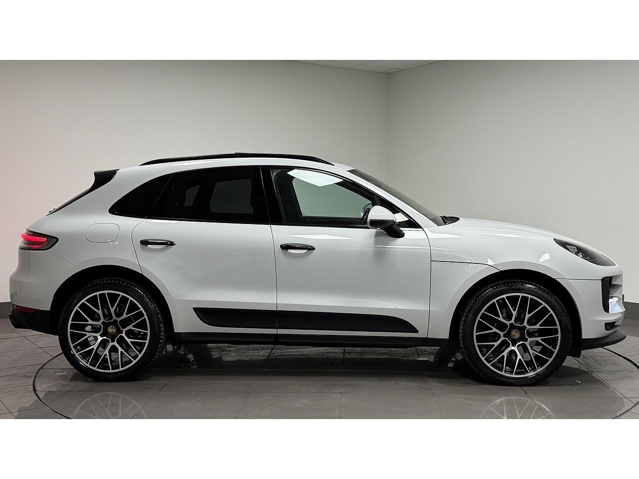 Porsche Macan view 10