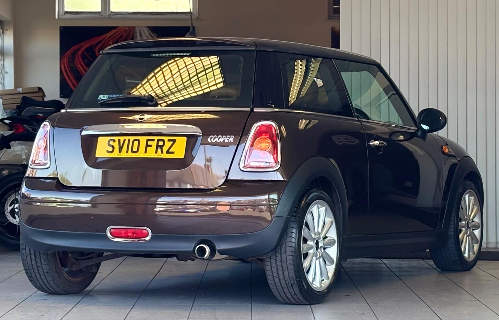 Mini Hatch view 8