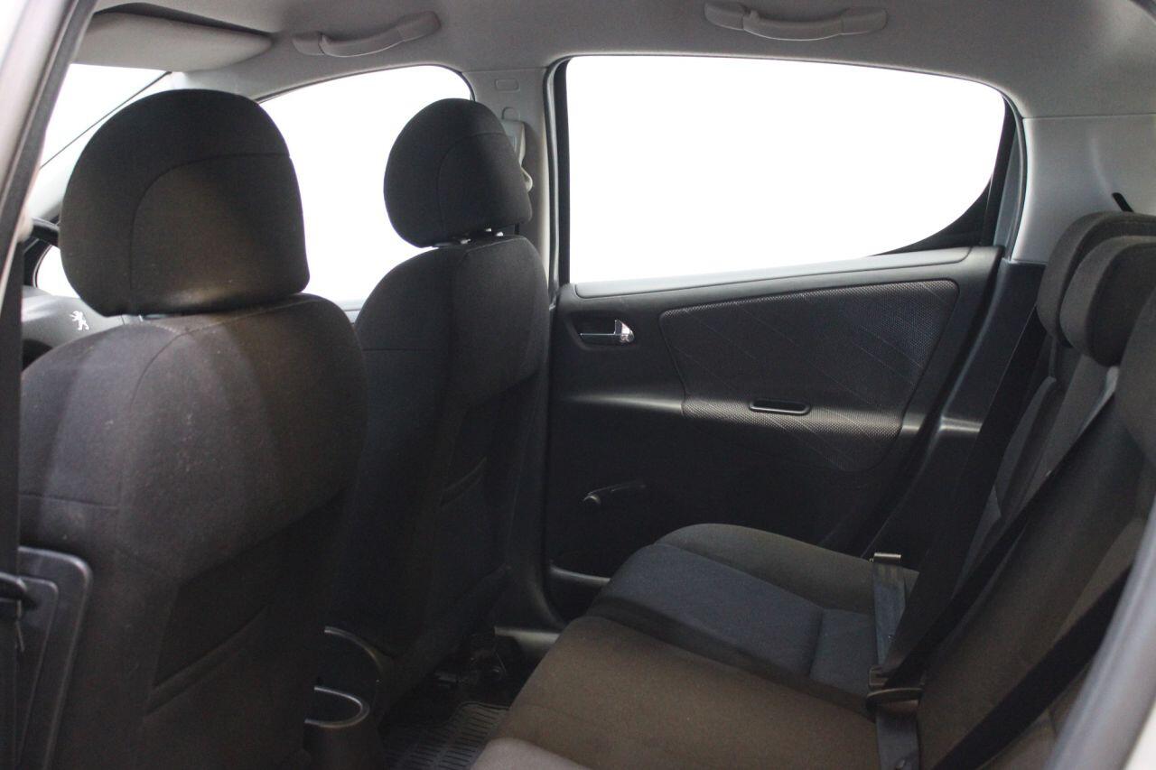 Peugeot 207 view 11