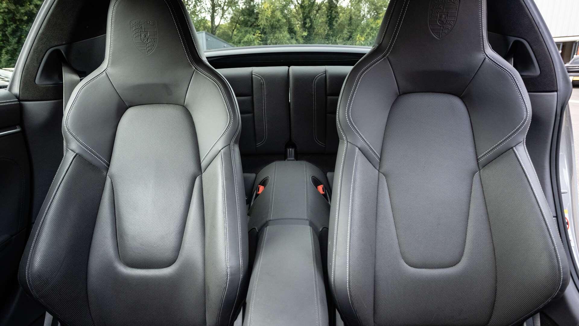 Porsche 911 view 18