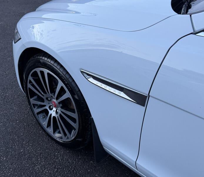 Jaguar XF view 24