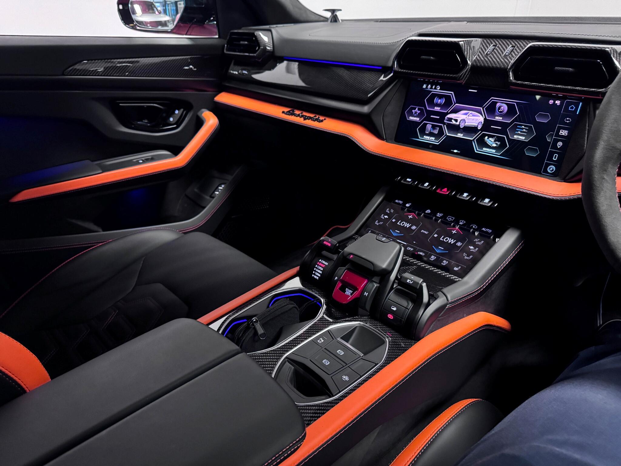 Lamborghini Urus view 55