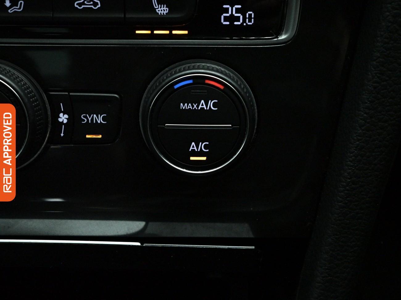 Volkswagen Golf view 18