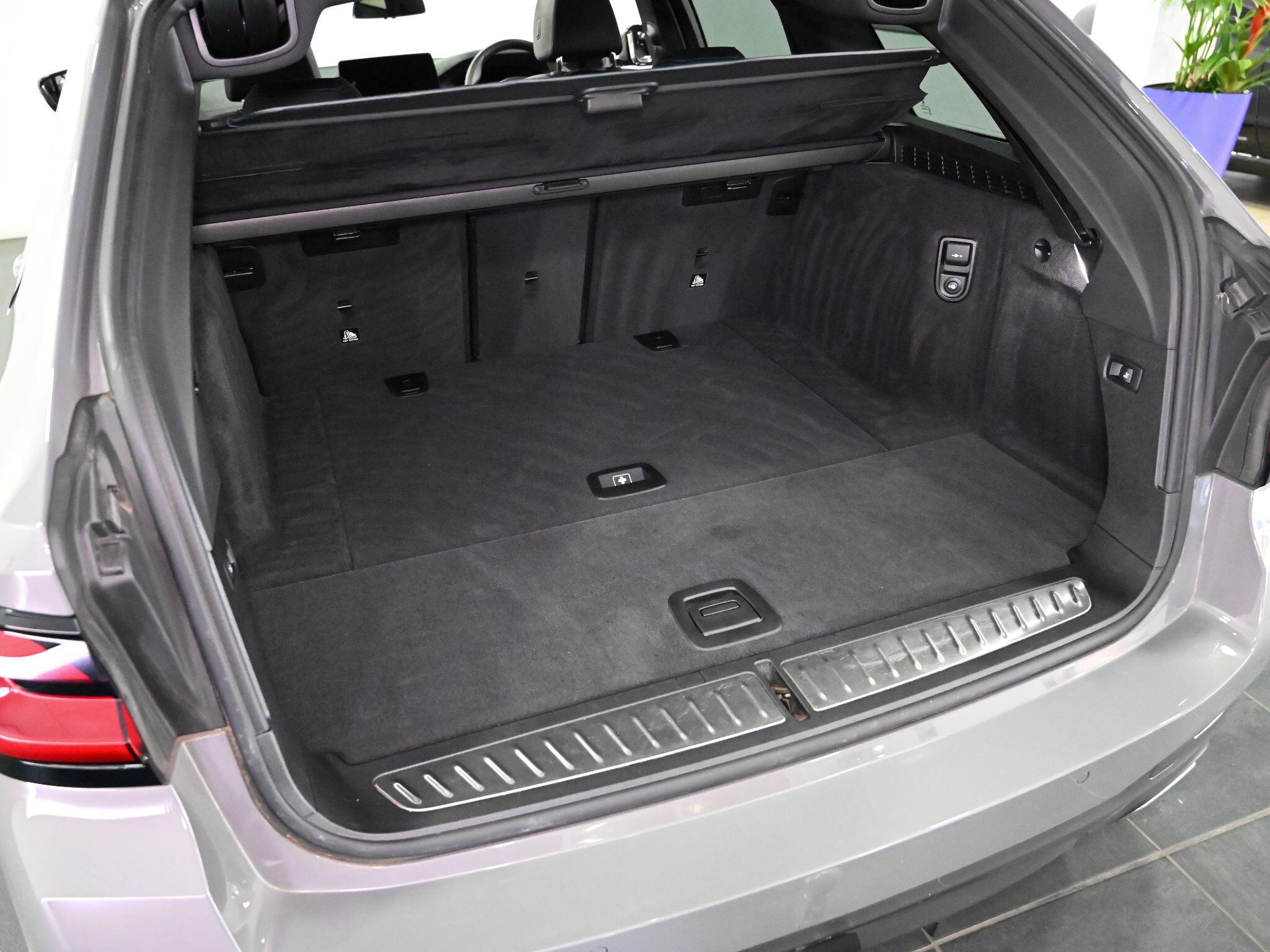 BMW 5 Series view 22