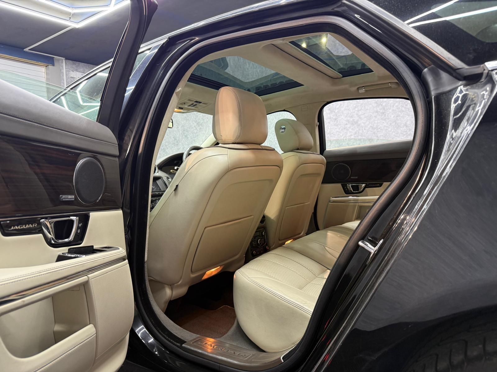 Jaguar XJ view 9