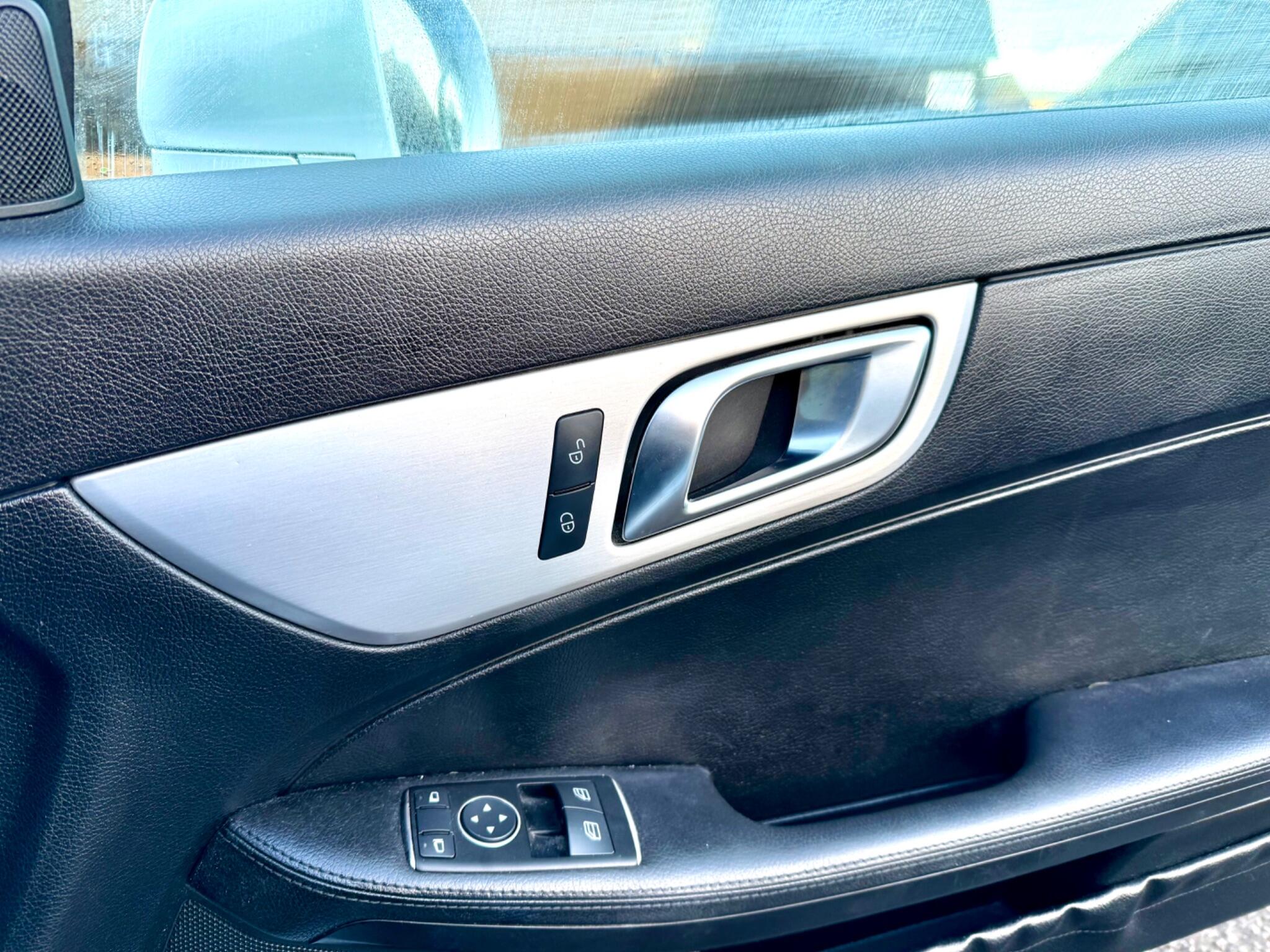 2011 Mercedes-Benz SLK image 35