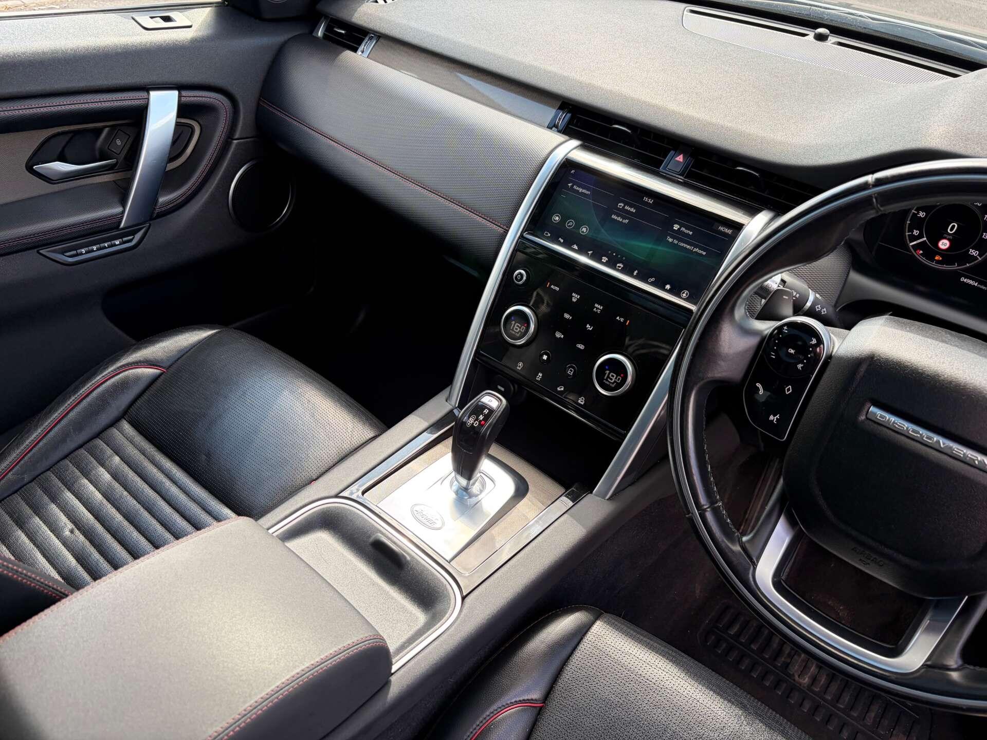 Land Rover Discovery Sport view 43