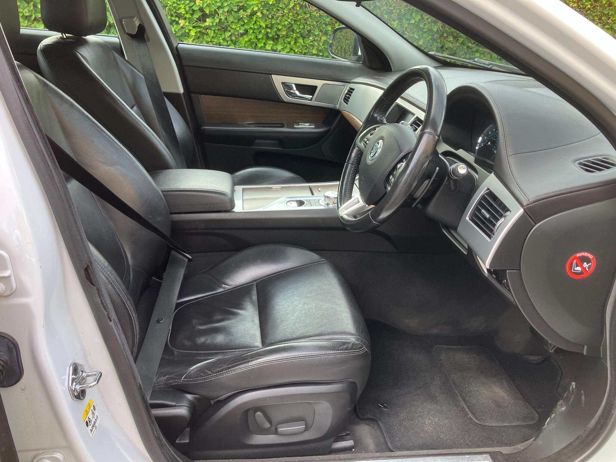 Jaguar XF view 9