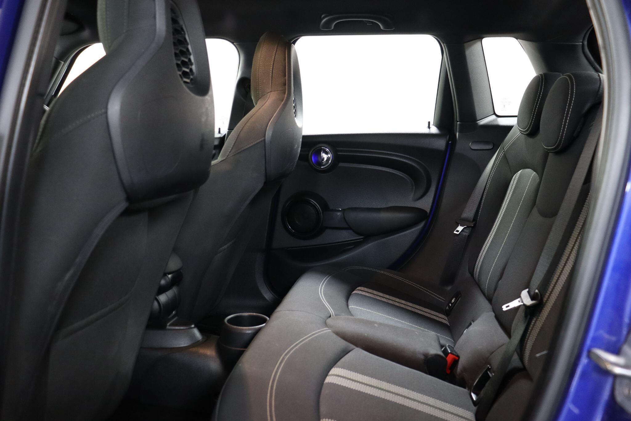 Mini Hatch view 41