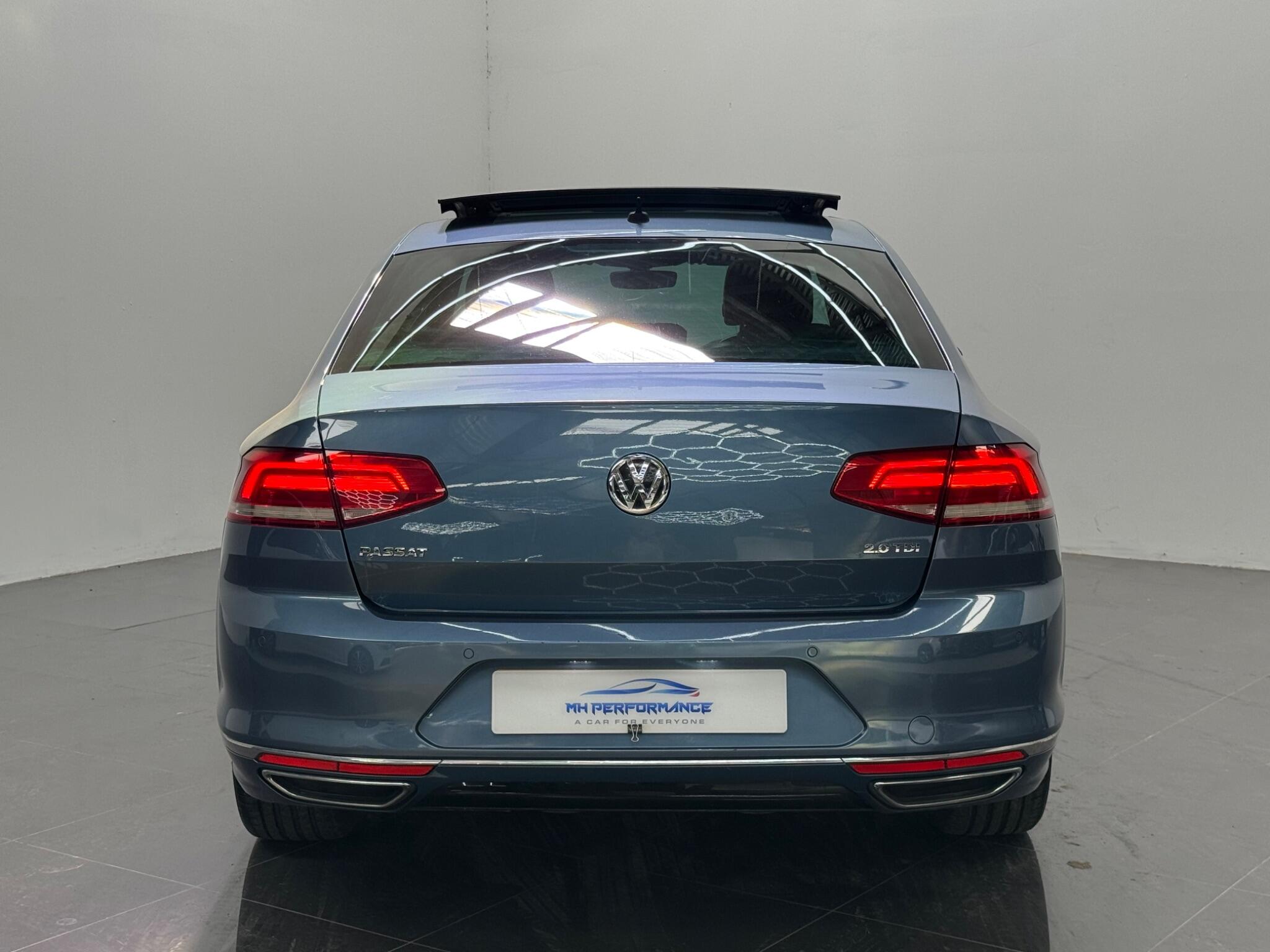 Volkswagen Passat view 22