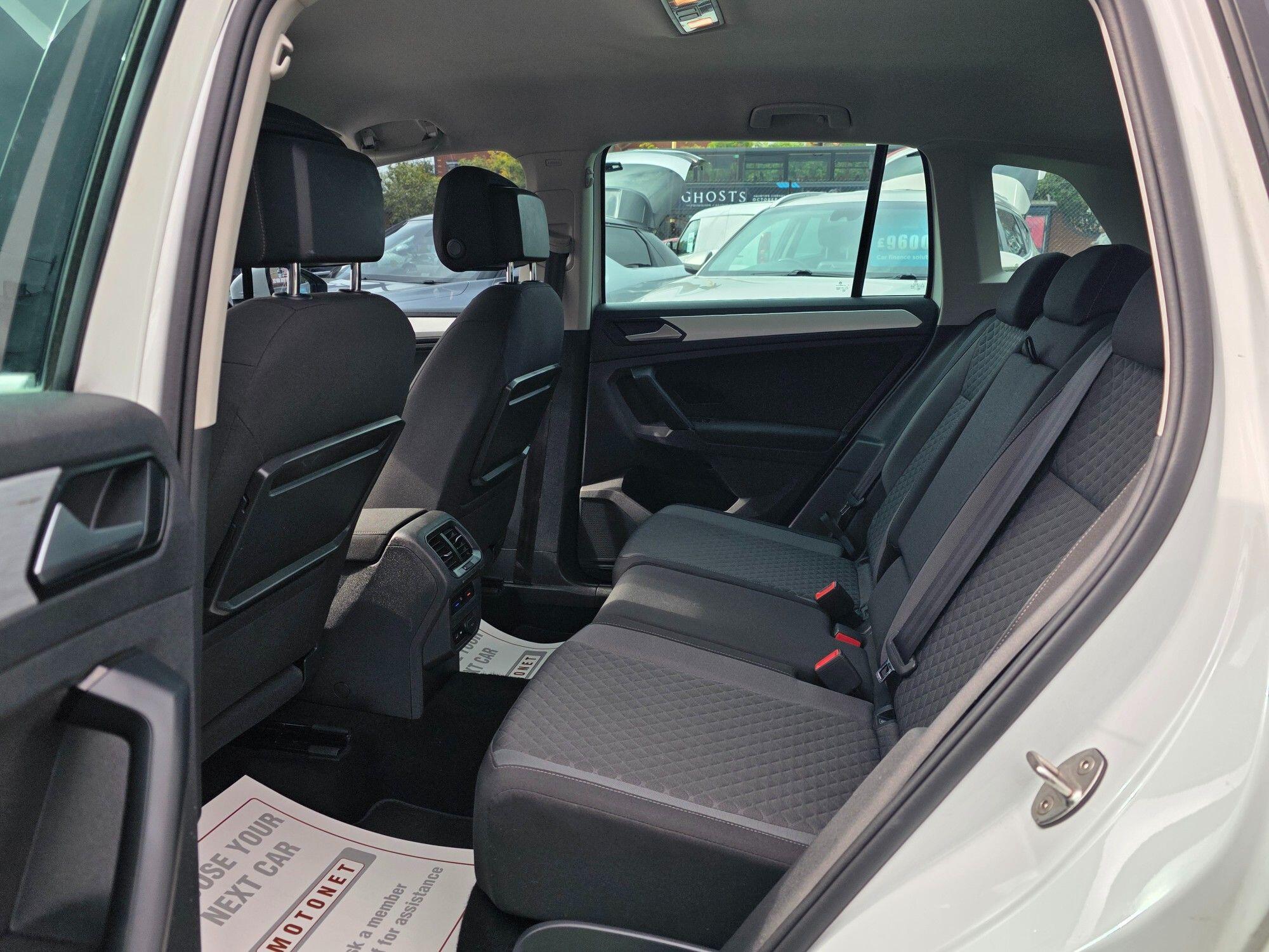 Volkswagen Tiguan view 12