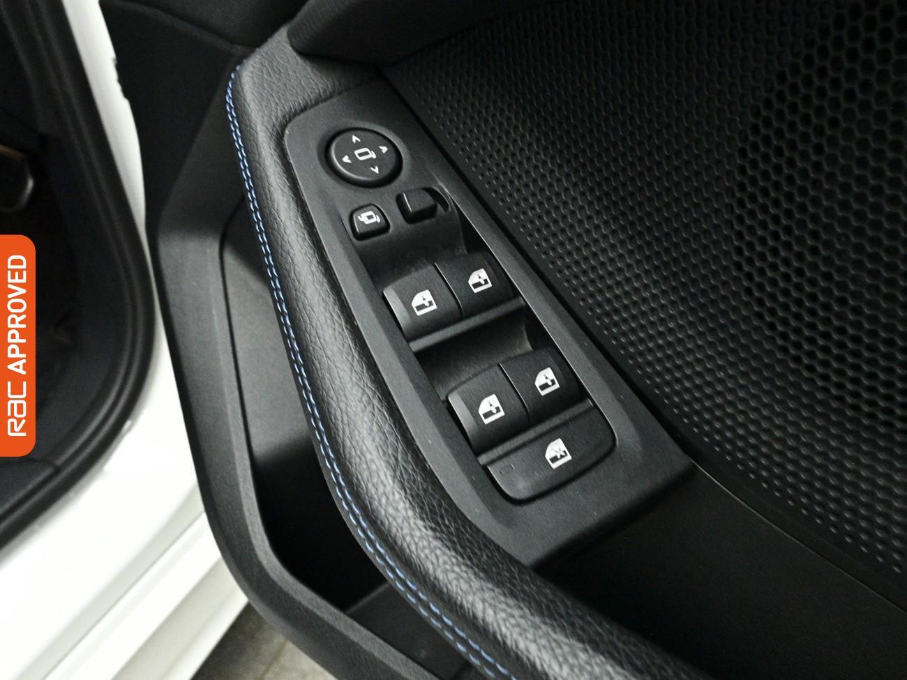 BMW 1 Series view 25