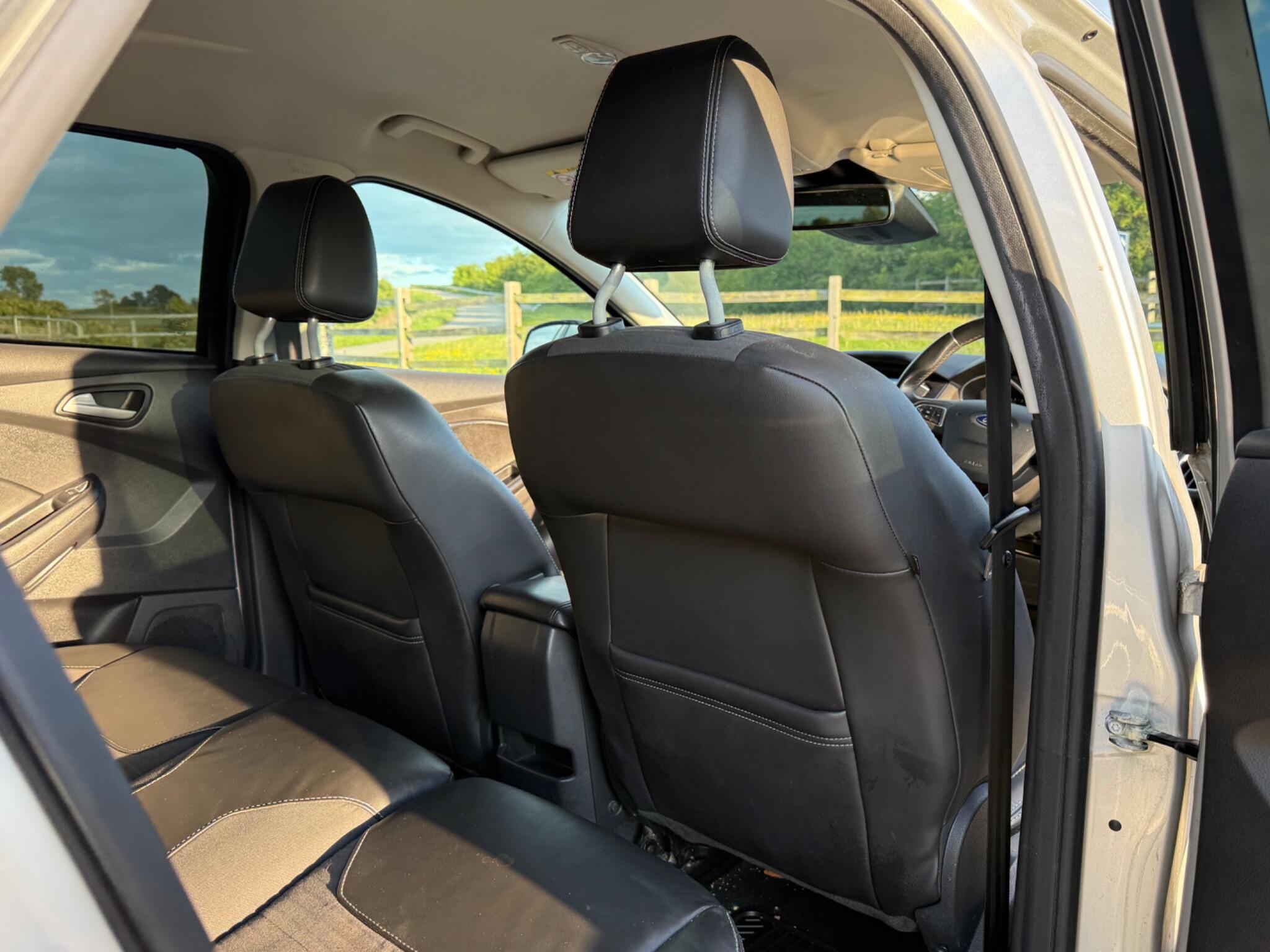 Ford Focus 1.5T EcoBoost Titanium X Euro 6 (s/s) 5dr — photo 40 of 126