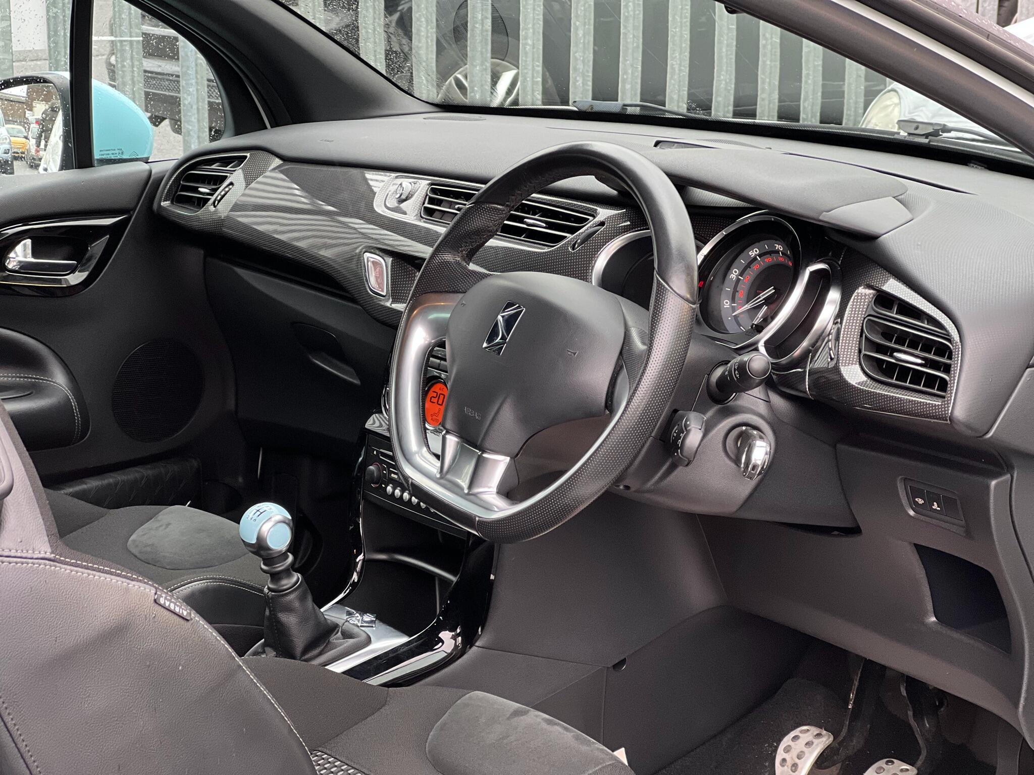 2010 Citroen DS3 image 13