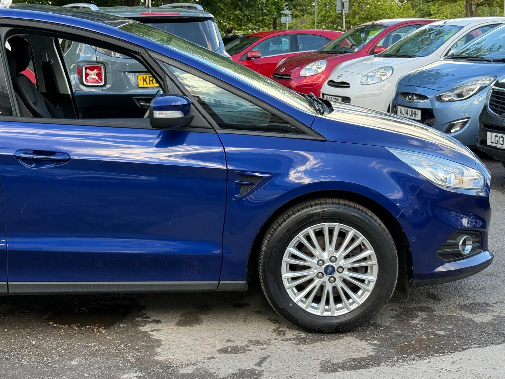 Ford S-Max - Image 21
