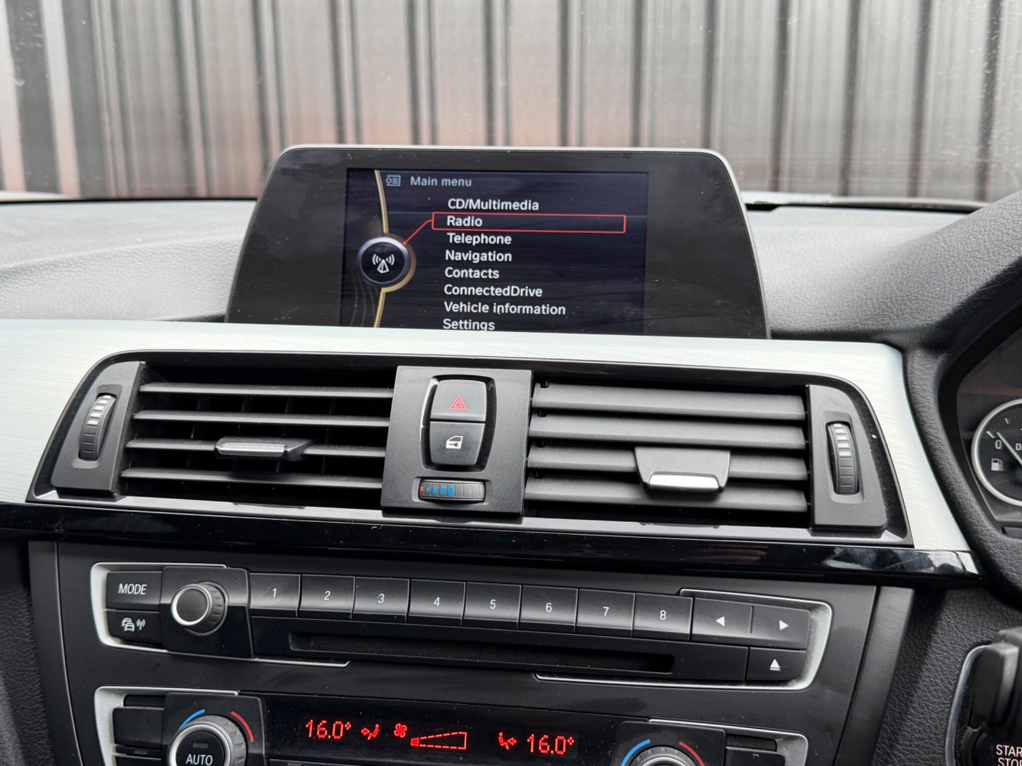 BMW 3 Series view 35