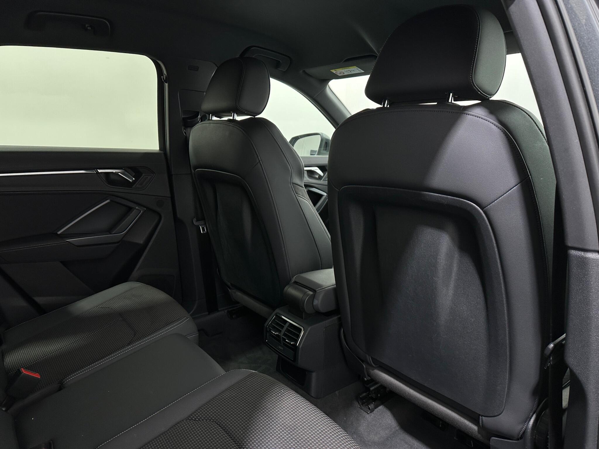 Audi Q3 view 40