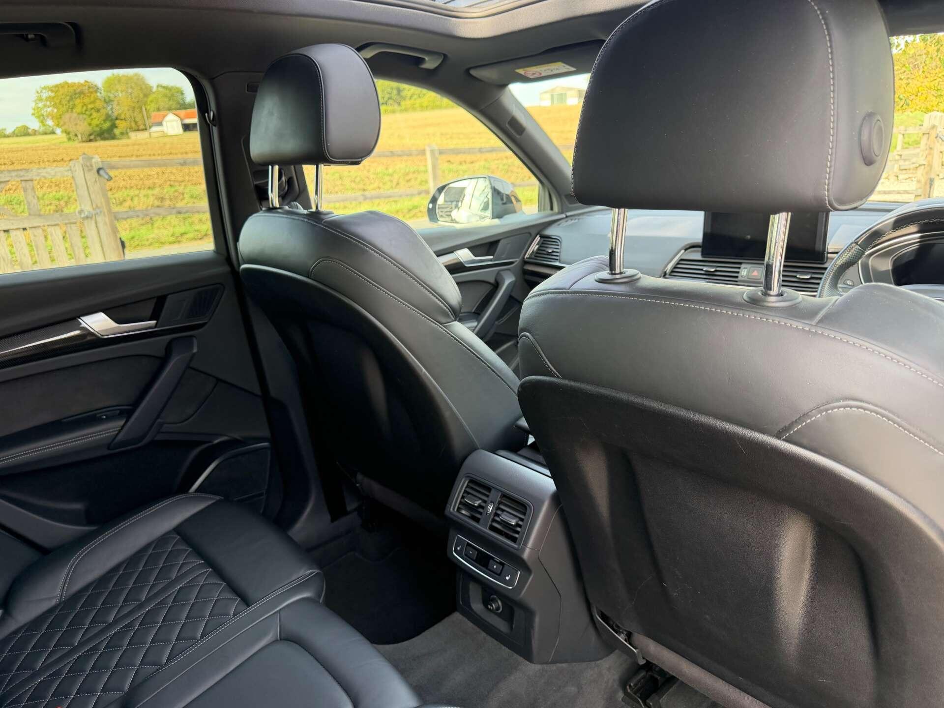 Audi SQ5 view 16
