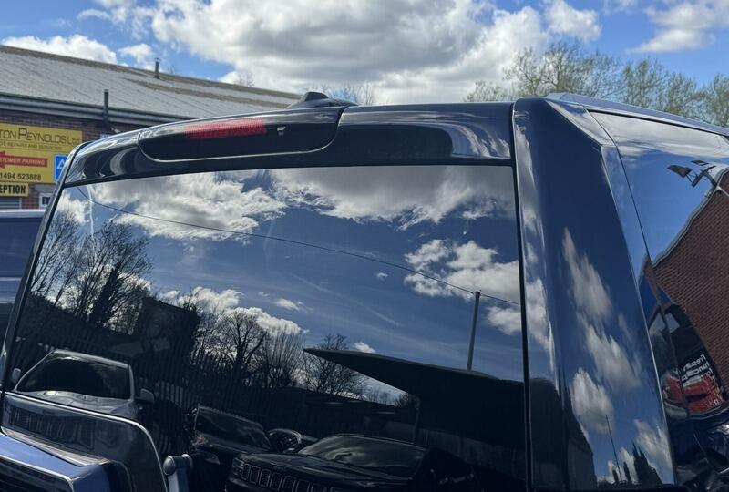 Land Rover Discovery view 18