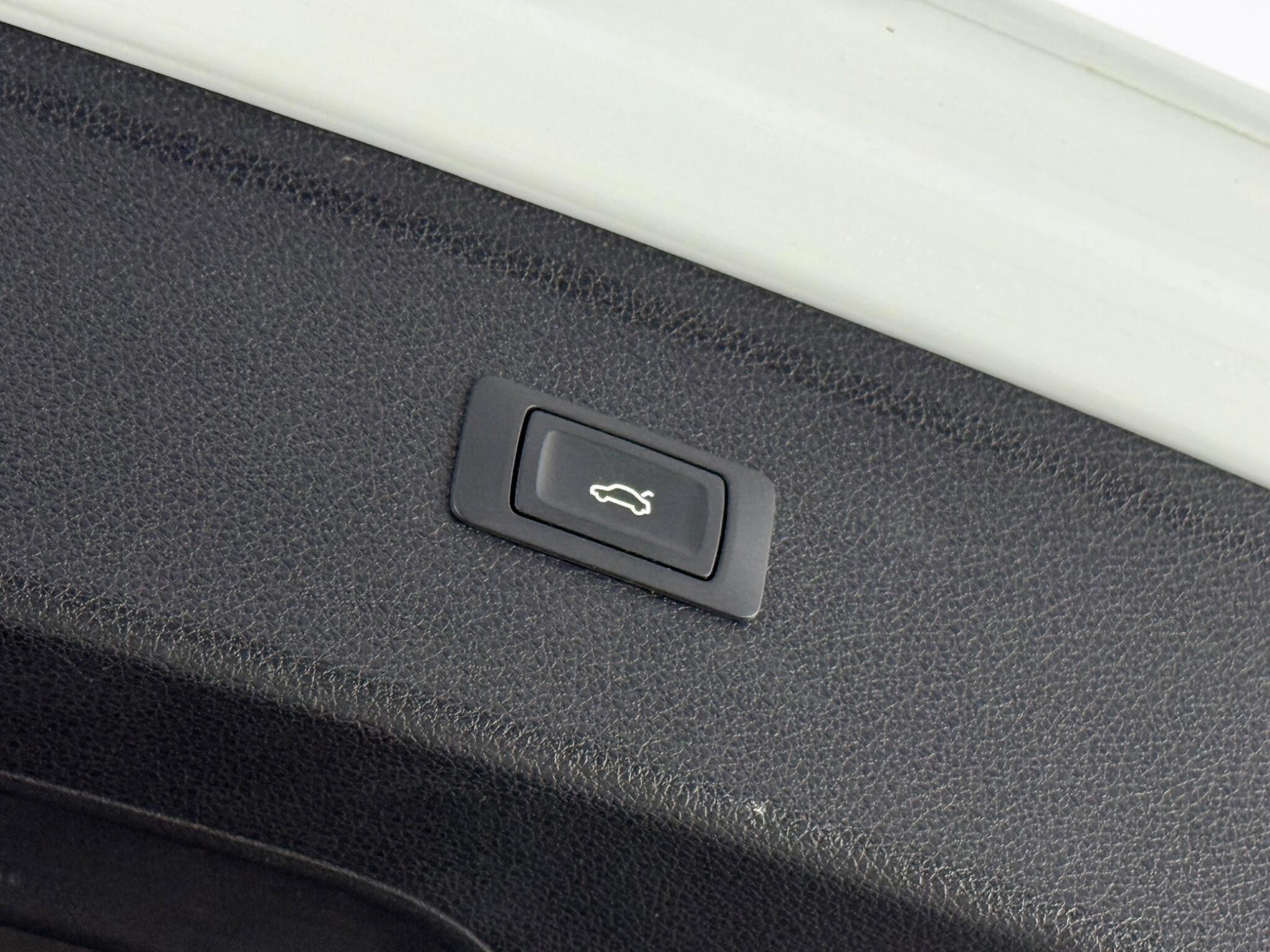 Audi Q5 view 11
