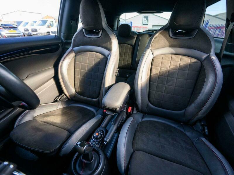 Mini Hatch view 19