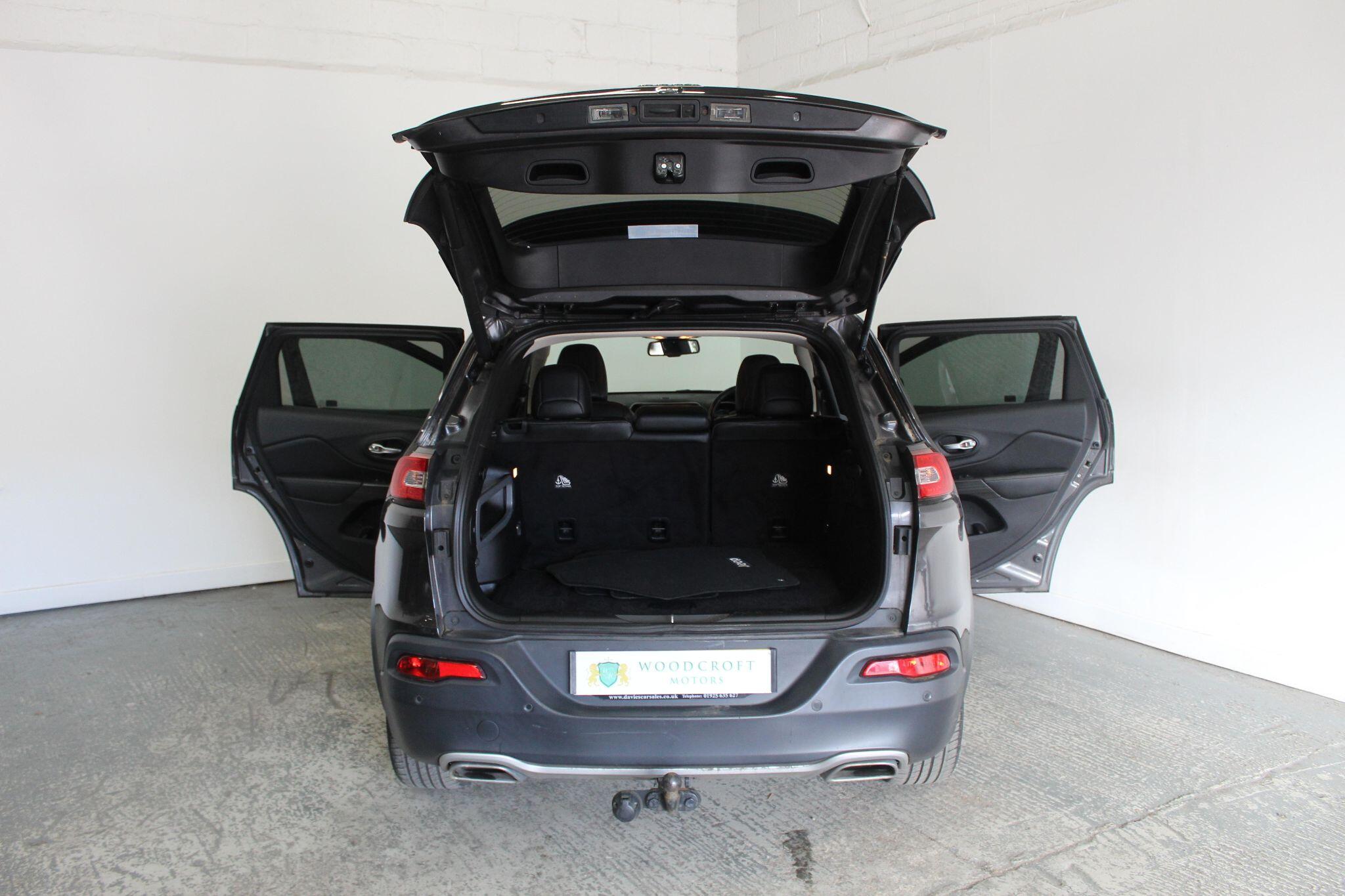 Jeep Cherokee view 23