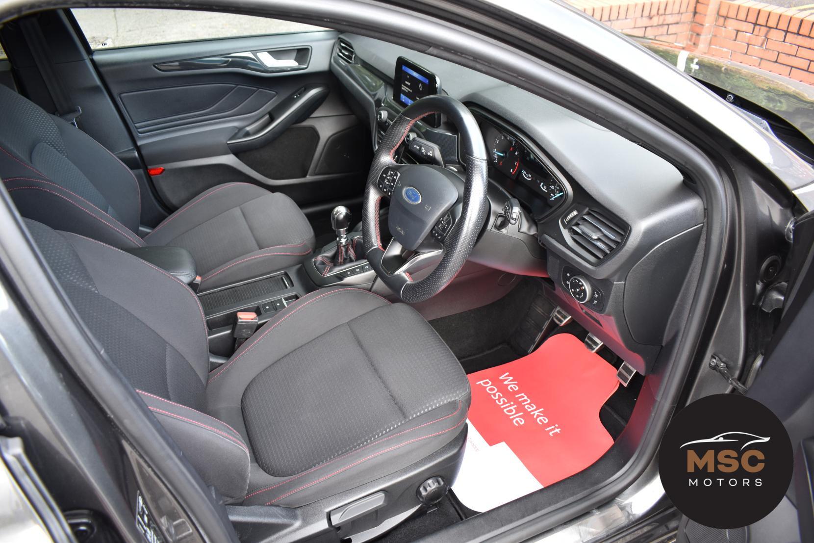 Ford Focus view 31