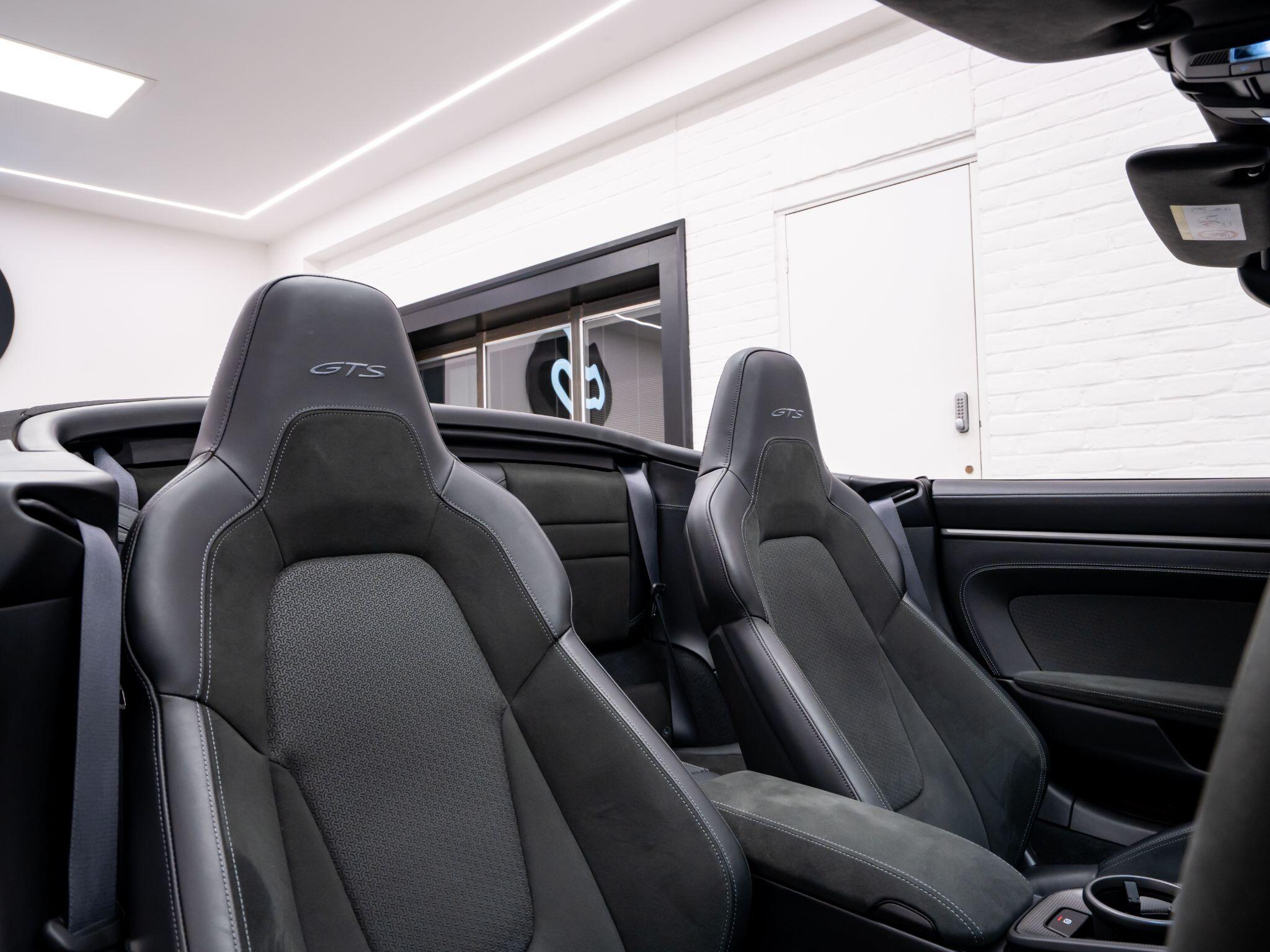 Porsche 911 view 9