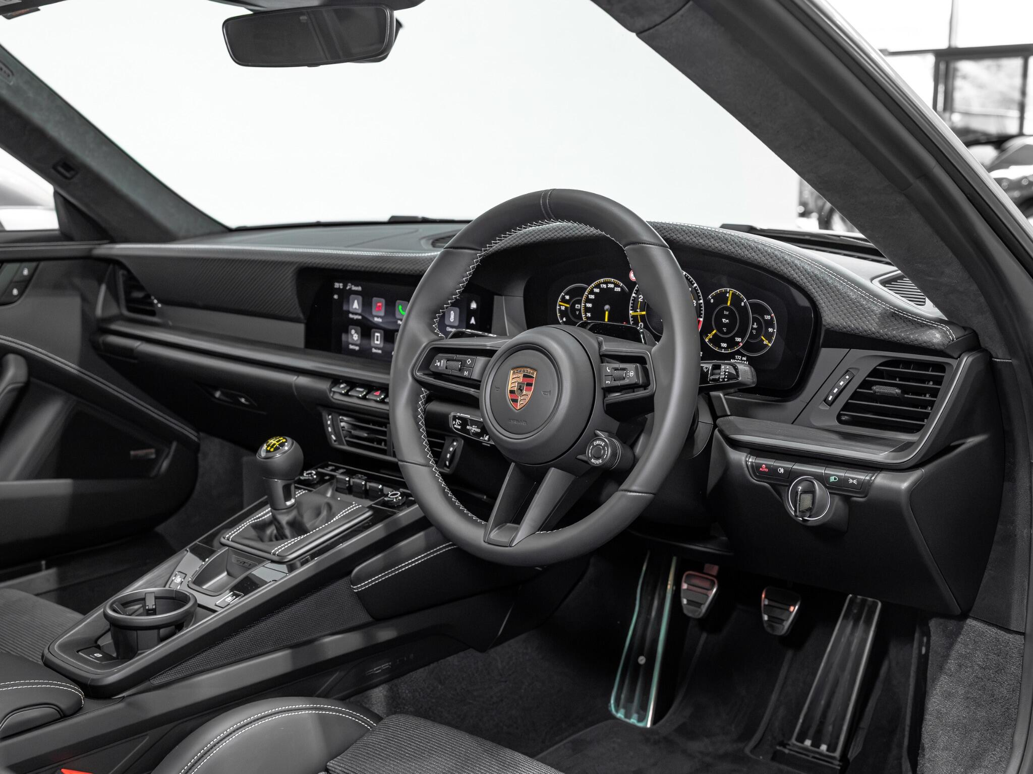 Porsche 911 view 17