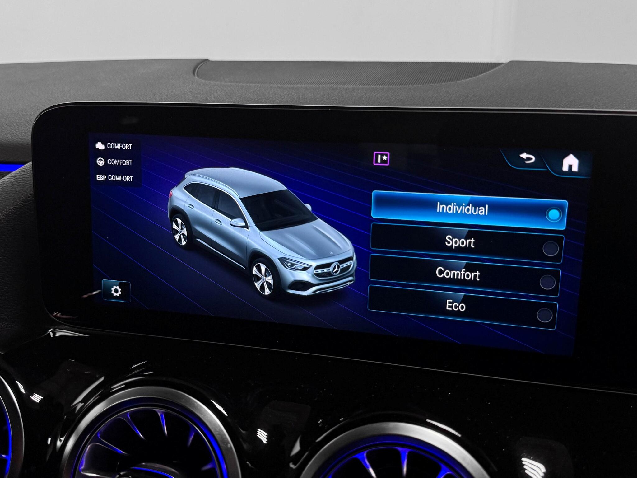 Mercedes-Benz Gla view 61