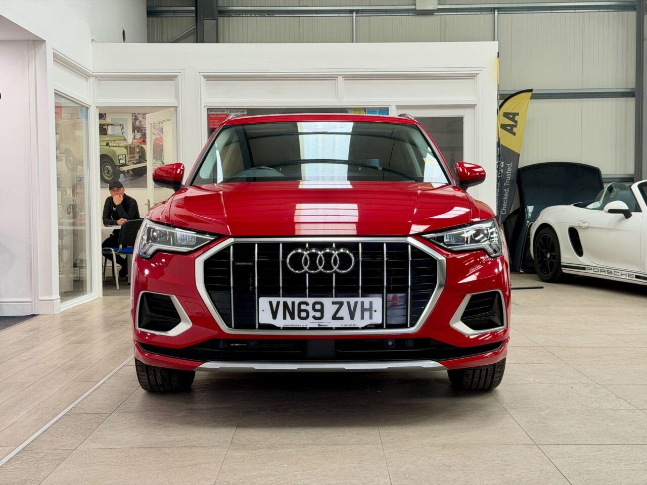 Audi Q3 view 7