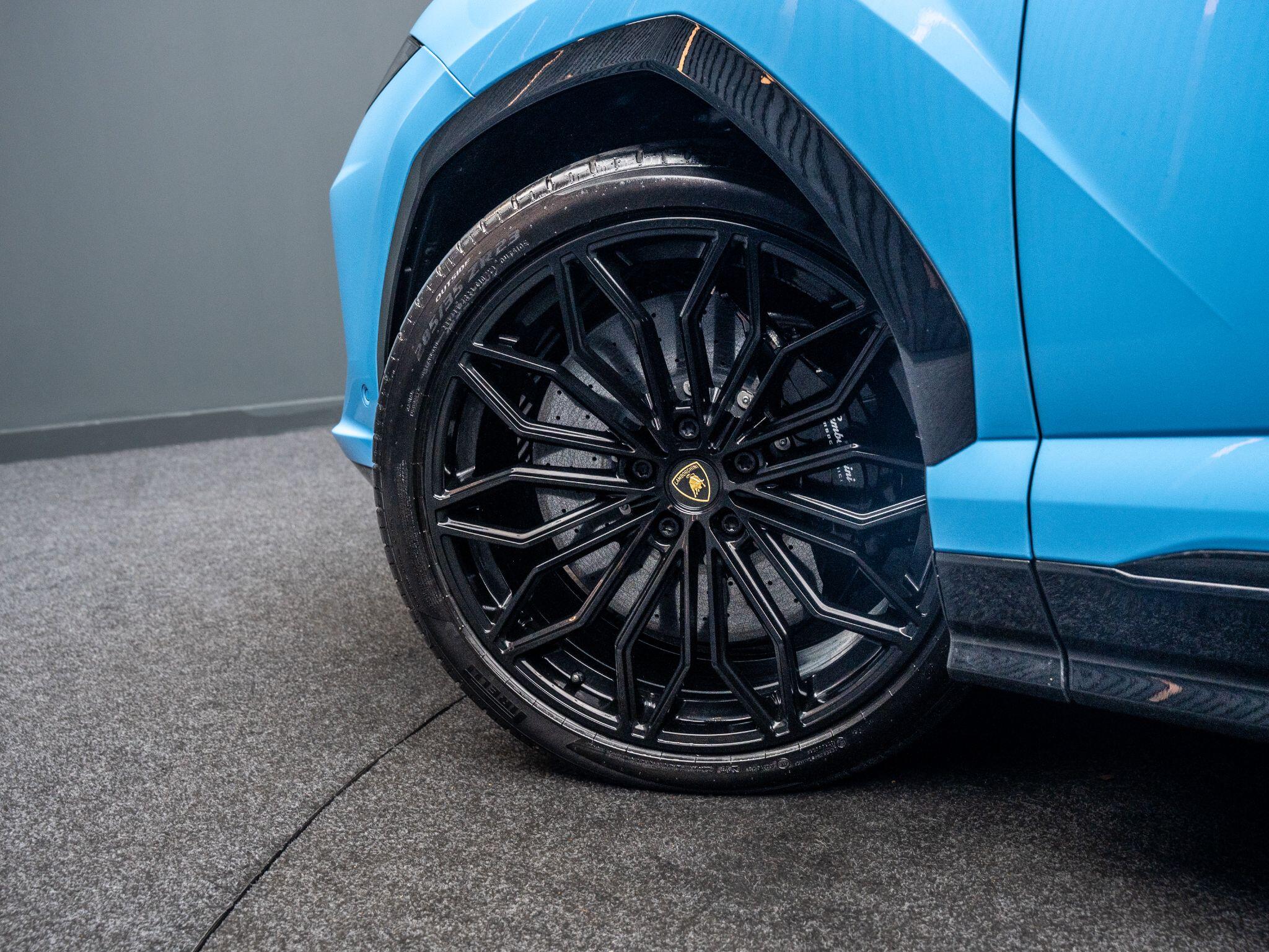 Lamborghini Urus view 29