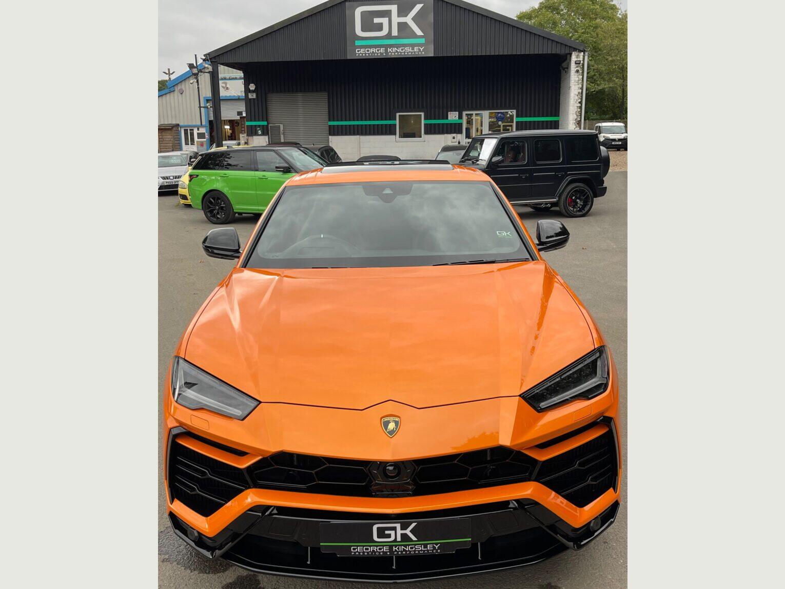 Lamborghini Urus view 90