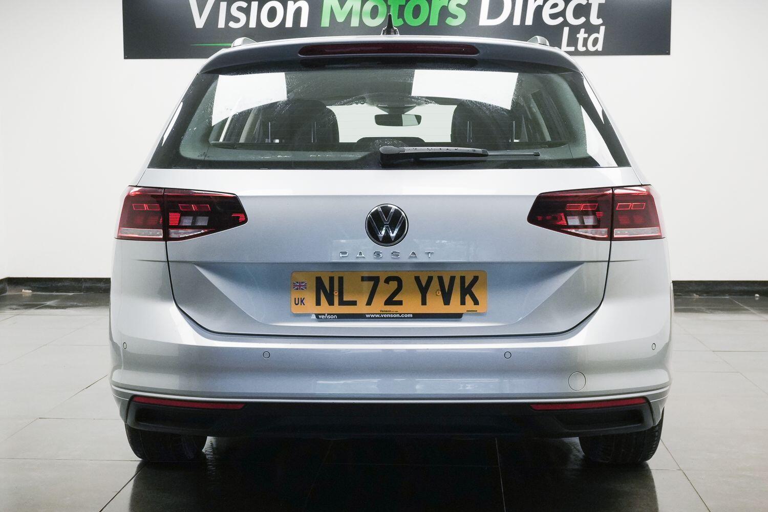Volkswagen Passat view 3