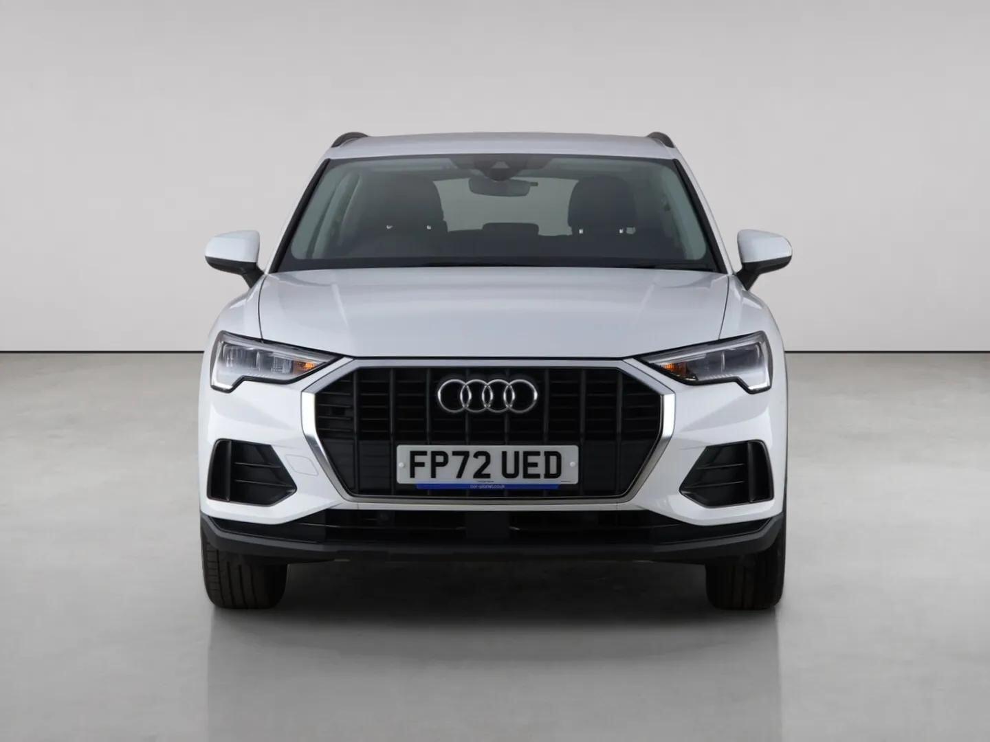 Audi Q3 view 5